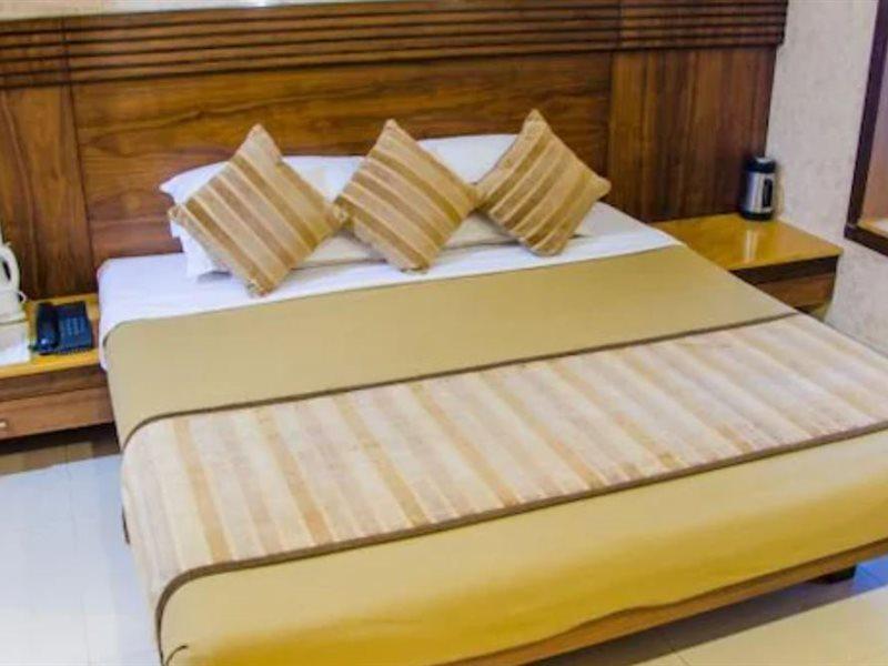 Hotel Chandralok Лонавала Экстерьер фото