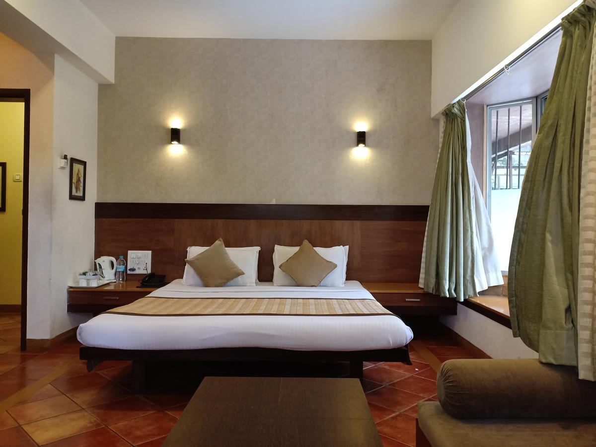 Hotel Chandralok Лонавала Экстерьер фото