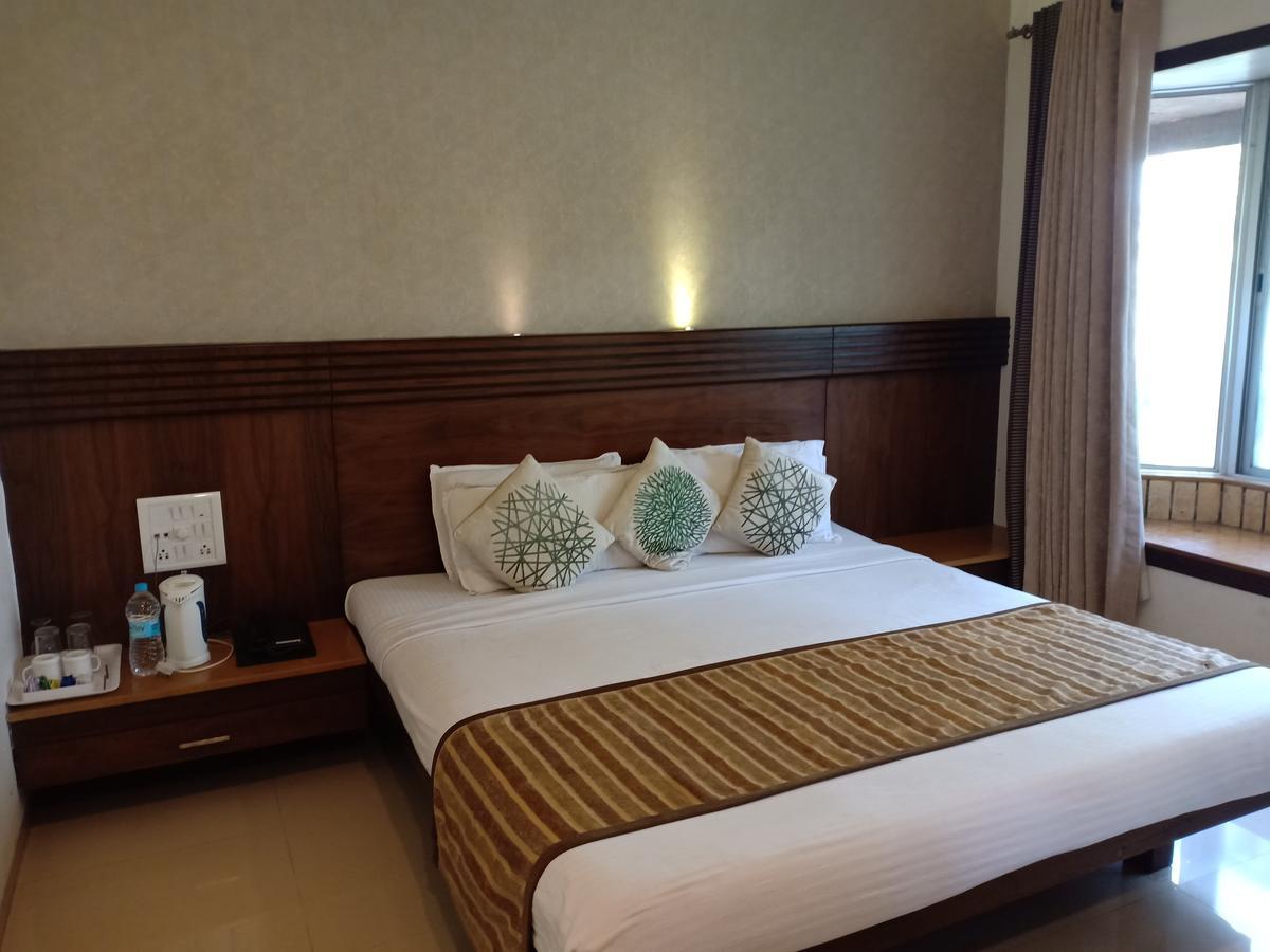 Hotel Chandralok Лонавала Экстерьер фото
